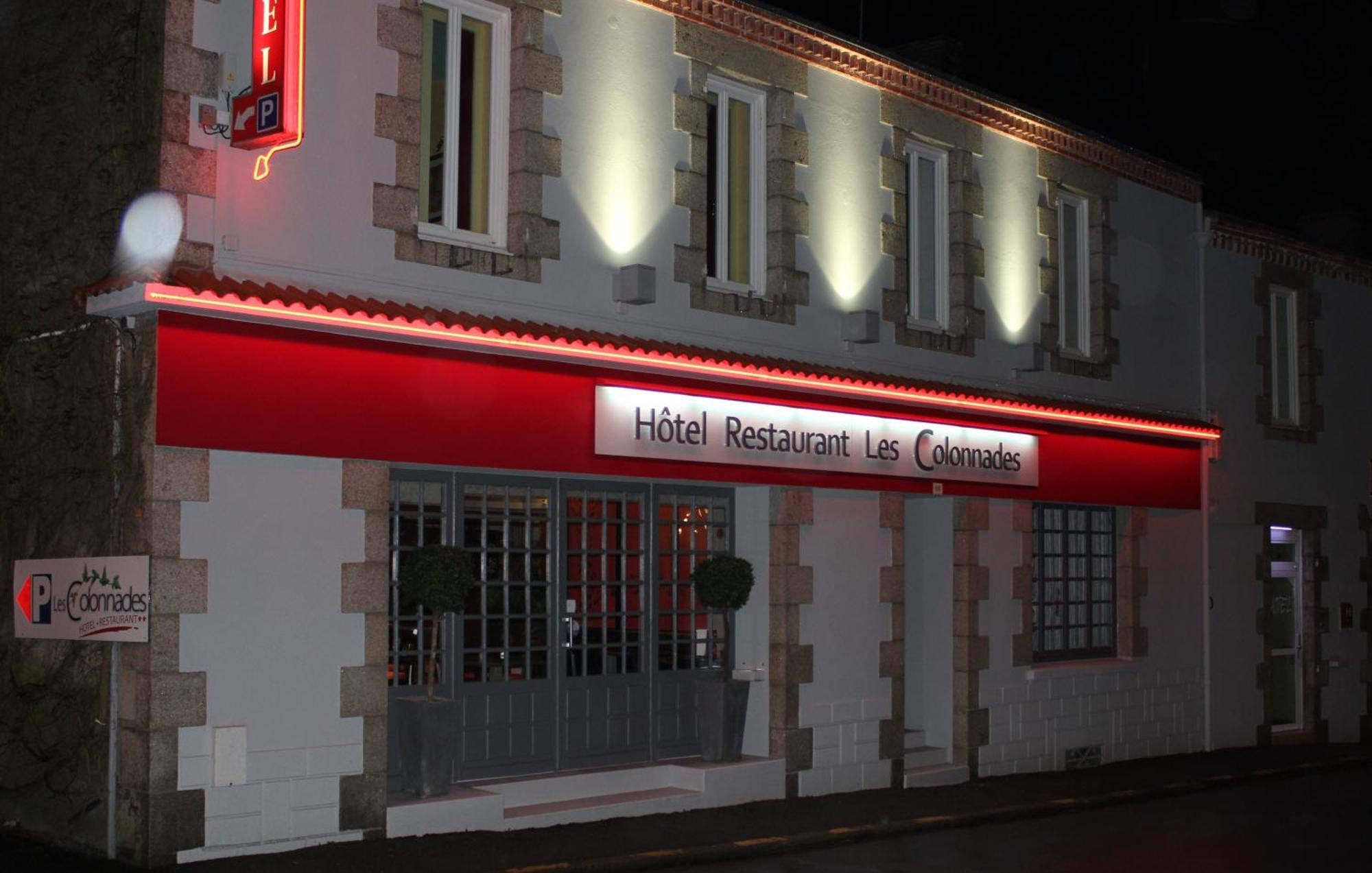 Hotel-Restaurant Les Colonnades Saint-Fulgent ภายนอก รูปภาพ