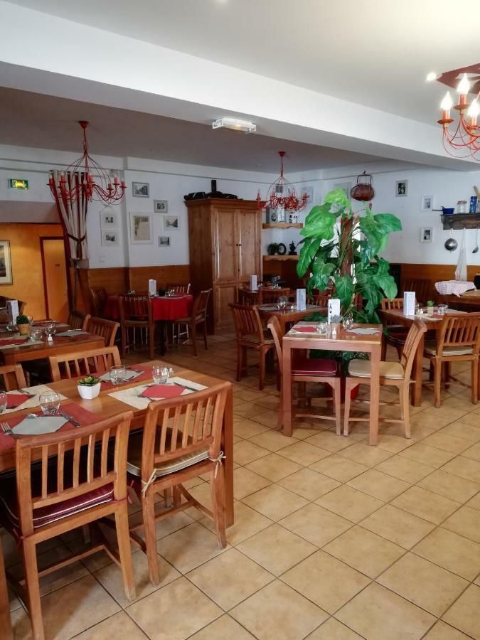 Hotel-Restaurant Les Colonnades Saint-Fulgent ภายนอก รูปภาพ